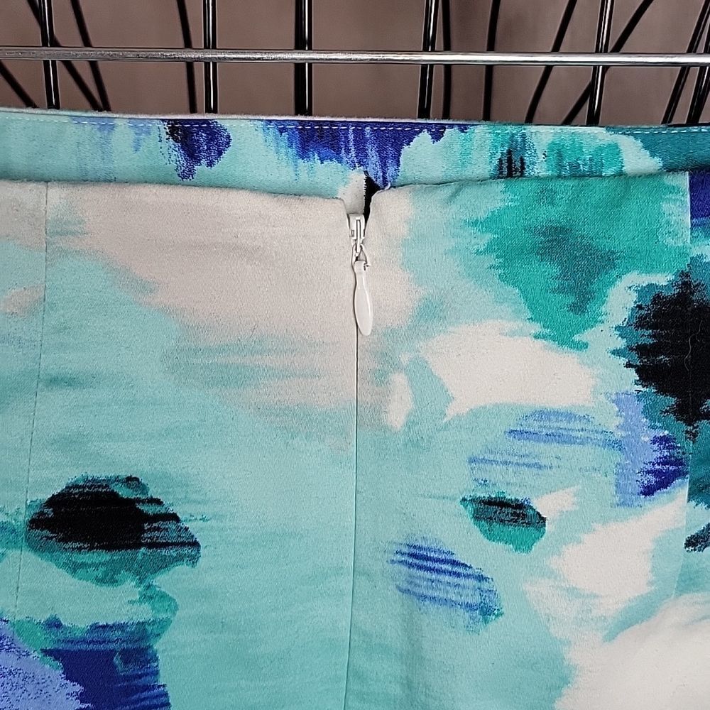 WHITE HOUSE BLACK MARKET Floral Skirt Size 8 - Picture 4 of 6